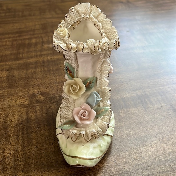 VTG Victorian Shoe, figurine, made in Japan. - Picture 2 of 5